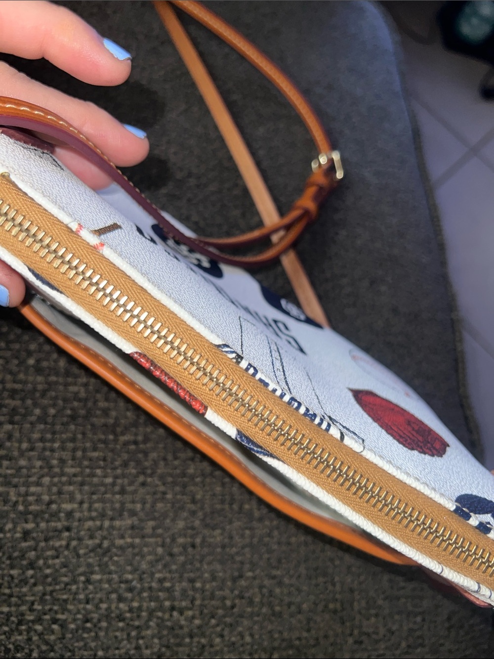 Dooney & Bourke White San Diego Padres Printed Crossbody with Brown Trim - Picture 4 of 6